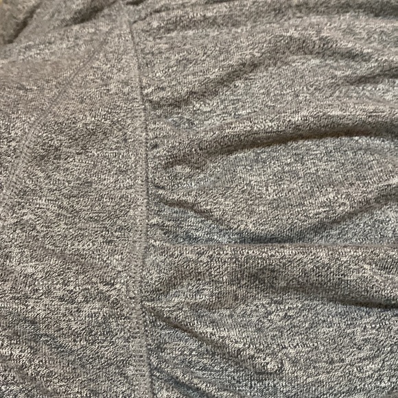 Zella Gray Ruched Back Long Sleeve Hoodie🤍🖤🤍 - Picture 9 of 13